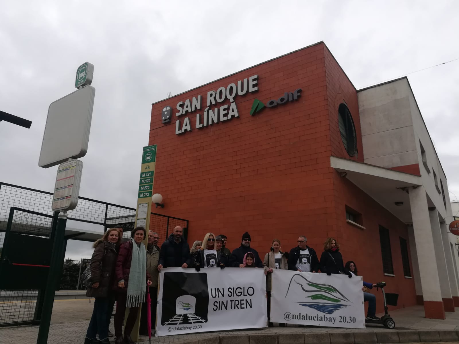 Concentración de la plataforma “Un siglo sin tren” en la Estación de